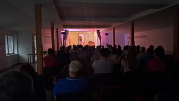 Vedrinov gledališki večer v Tomaški vasi Vedrinov gledališki večer v Tomaški vasi