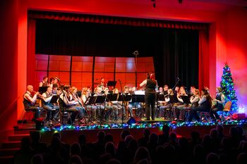 GLASBENO OBARVANI PRAZNIKI S PIHALNIM ORKESTROM ALPACEM ANHOVO