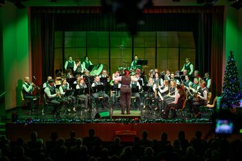 GLASBENO OBARVANI PRAZNIKI S PIHALNIM ORKESTROM ALPACEM ANHOVO