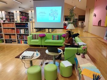 Spoznavanje pomena barv v Občinski knjižnici Prebold