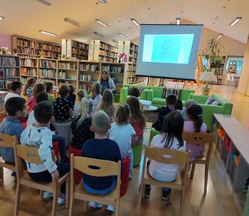 Prvošolci obiskali Občinsko knjižnico Prebold