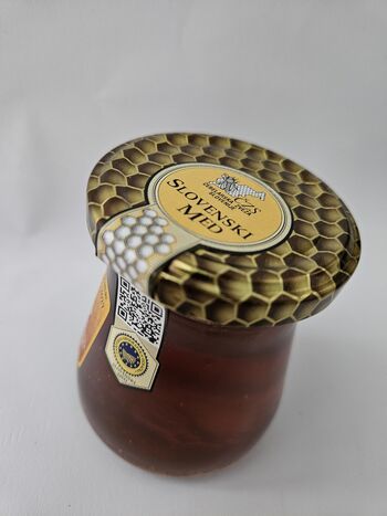 Pravilno shranjevanje medu – odgovornost čebelarjev in potrošnikov