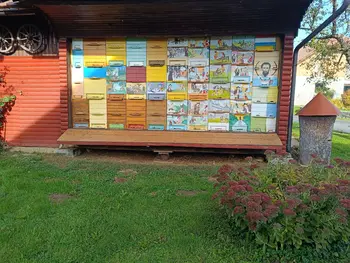  Pet let povezovanja za opraševalce: skupaj sadimo prihodnost – naj vsak Slovenec posadi vsaj eno medovito rastlino.
