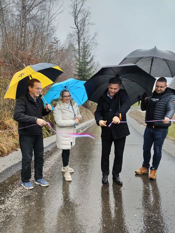 Uradno otvorili cesto Praproče–Mali Vrh Uradno otvorili cesto Praproče–Mali Vrh