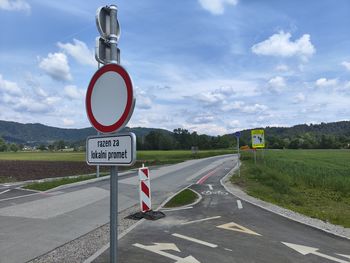 Skozi Stransko vas dovoljen le lokalni promet! Skozi Stransko vas dovoljen le lokalni promet!