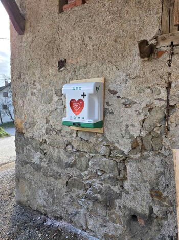 Občina Dobrova – Polhov Gradec bogatejša za novo AED napravo Občina Dobrova – Polhov Gradec bogatejša za novo AED napravo
