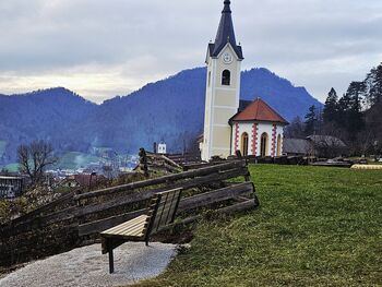 Novi razgledni točki nad Srednjo vasjo pri Polhovem Gradcu