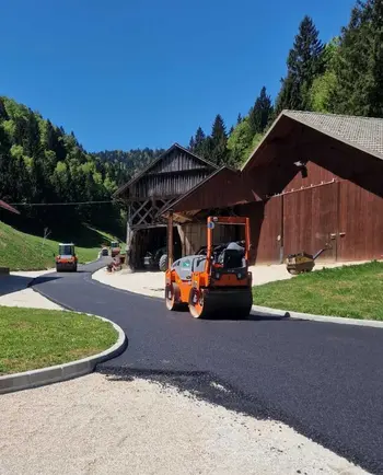 Asfaltiranje v Potrebuježevem grabnu