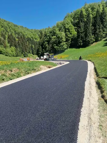 Asfaltiranje v Potrebuježevem grabnu