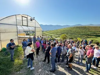 75 kmetov na strokovni ekskurziji v Vipavski dolini in Goriških brdih