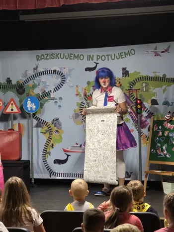OGLED PREDSTAVE TINKA ŠMINKA – PLESOČA ZEBRA NA CESTI! OGLED PREDSTAVE TINKA ŠMINKA – PLESOČA ZEBRA NA CESTI!