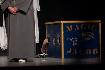 Red večnega šivanja - komedija (ponovitev predstave)