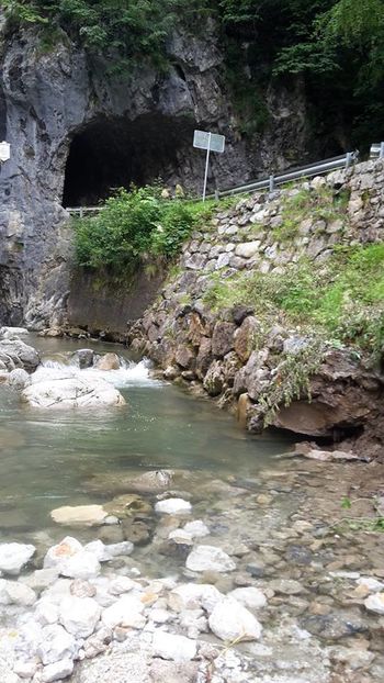 Začela se je sanacija pred vhodom v tunel v Dovžanovo sotesko