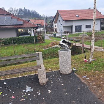 Na Vrhniki se pojavlja vandalizem, ukrepajmo!