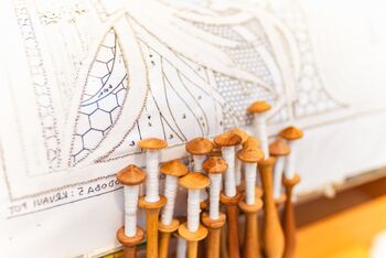 Pasijonska razstava: Škofjeloški pasijon v klekljani čipki