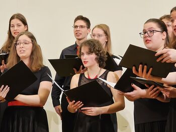 Predtekmovalni koncert treh zborov