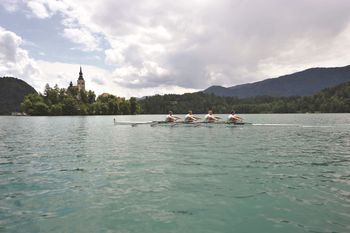V času izvedbe Veteranskega evropskega prvenstva v veslanju bo veljala popolna zapora dela jezera 