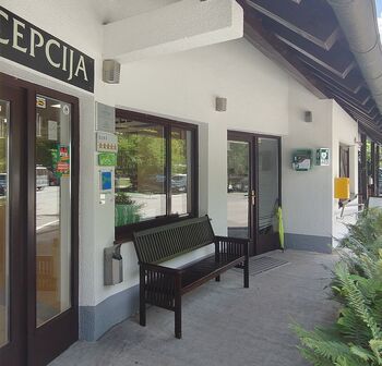 Camping Bled opremljen z defibrilatorjem (AED) 