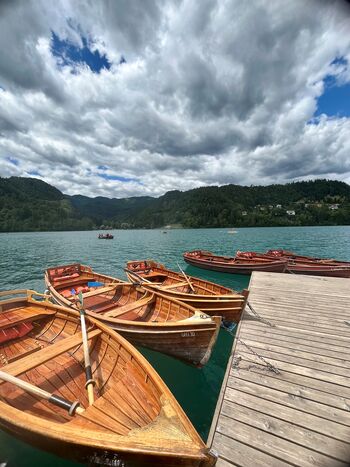 Spomnimo: plovbni režim po Blejskem jezeru Spomnimo: plovbni režim po Blejskem jezeru