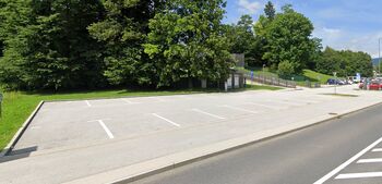 Varnostna služba na parkirišču pod blejskim vrtcem 