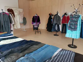 Prinesi, izmenjaj in odnesi (nova) oblačila 