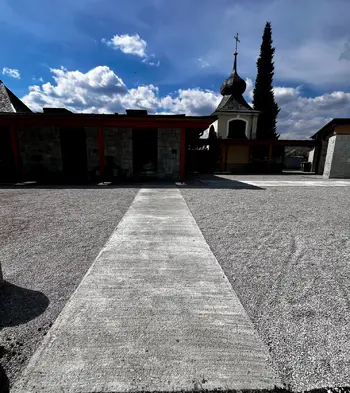 Prilagojen dostop do pokopališča na Bledu