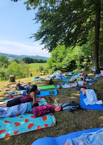 Murni in dan v gozdu Murni in dan v gozdu