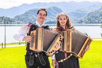 Vikend harmonik na Bledu odprli s tekmovanjem Zlata harmonika 2025