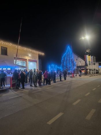 Prižig prazničnih lučk na Dobrovi