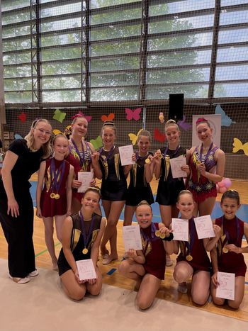 Dekleta iz OŠ Dobrova blestela na državnem tekmovanju