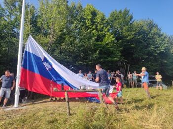 Postavitev nove slovenske zastave v Butajnovi Postavitev nove slovenske zastave v Butajnovi