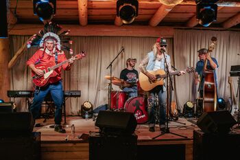 Glasba Elvisa Presleya na Čudnem Ranču