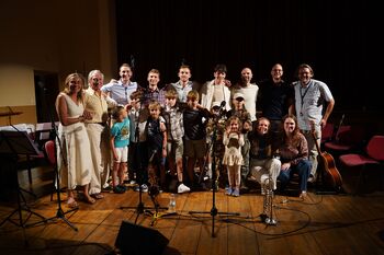 Pestro poletje v Šentjoštu