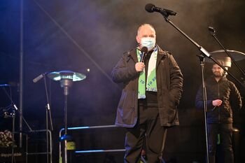 ''Vse svoje prijatelje iz tujine obvezno peljem k Mariji na Brezje, potem pa v Planico.'' ''Vse svoje prijatelje iz tujine obvezno peljem k Mariji na Brezje, potem pa v Planico.''