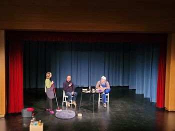 Komedija Pa brez zamere z živo glasbo Šundr bande