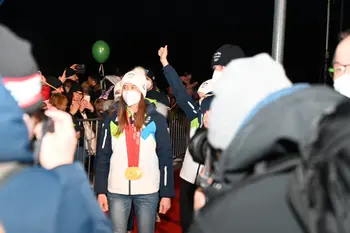 Urša Križnar, dvakratna olimpijska prvakinja v smučarskih skokih