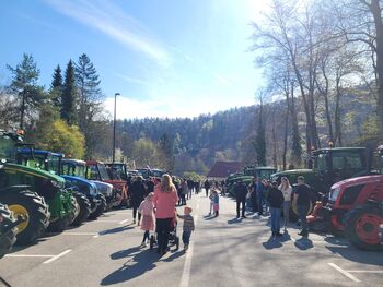 Tradicionalni blagoslov traktorjev na Dobrovi Tradicionalni blagoslov traktorjev na Dobrovi
