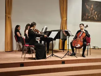 Mednarodni trio mladih glasbenikov na Dobrovi in v Šentjoštu
