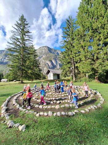 V KRALJESTVU ZLATOROGA V KRALJESTVU ZLATOROGA