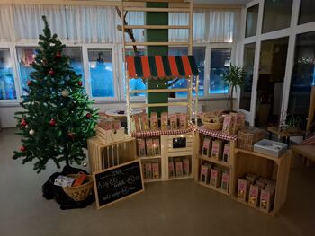 Decembrsko druženje z babicami in dedki v Vrtcu Sončnica