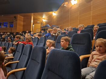 Muca Copatarica na obisku pri skupini Črički