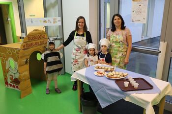 Ko čebelica, kravica, ovčka in kmet pripravijo zajtrk