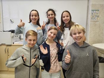 EKIPA OSNOVNOŠOLCEV OŠ ŠENTVID RAZISKUJE, KAKO POMAGATI RAZISKOVALCEM DELFINOV