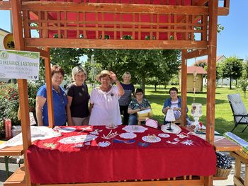 Klekljarice Lastovke klekljajo ob svetovnem dnevu