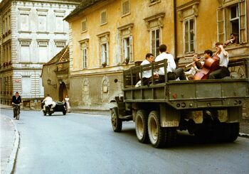 KINO SVOBODA: Rdeči boogie ali Kaj ti je deklica