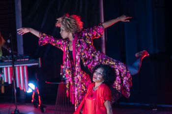 FOTO: Kaj pomeni rasti med kulturami? Od kod naše predstave o Afriki? FOTO: Kaj pomeni rasti med kulturami? Od kod naše predstave o Afriki?