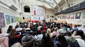 Več kot sto udeležencev se je zbralo na srečanju SustiBridge in razmišljalo o boljši vključenosti vseh generacij in ranljivih skupin ob digitalizaciji in ostalih razvojnih politikah. (Foto: S. Z.)
