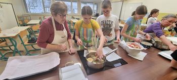 Pustna kuharska delavnica v OŠ Horjul Pustna kuharska delavnica v OŠ Horjul