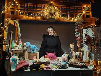 Od Horjulskih piškotov do kvačkanih izdelkov na »Zimski pravljici« v Horjulu