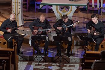 Zagrebški kvartet tambur za zaključek Festivala Glasbena fabr'ka 2025 napolnil župnijsko cerkev